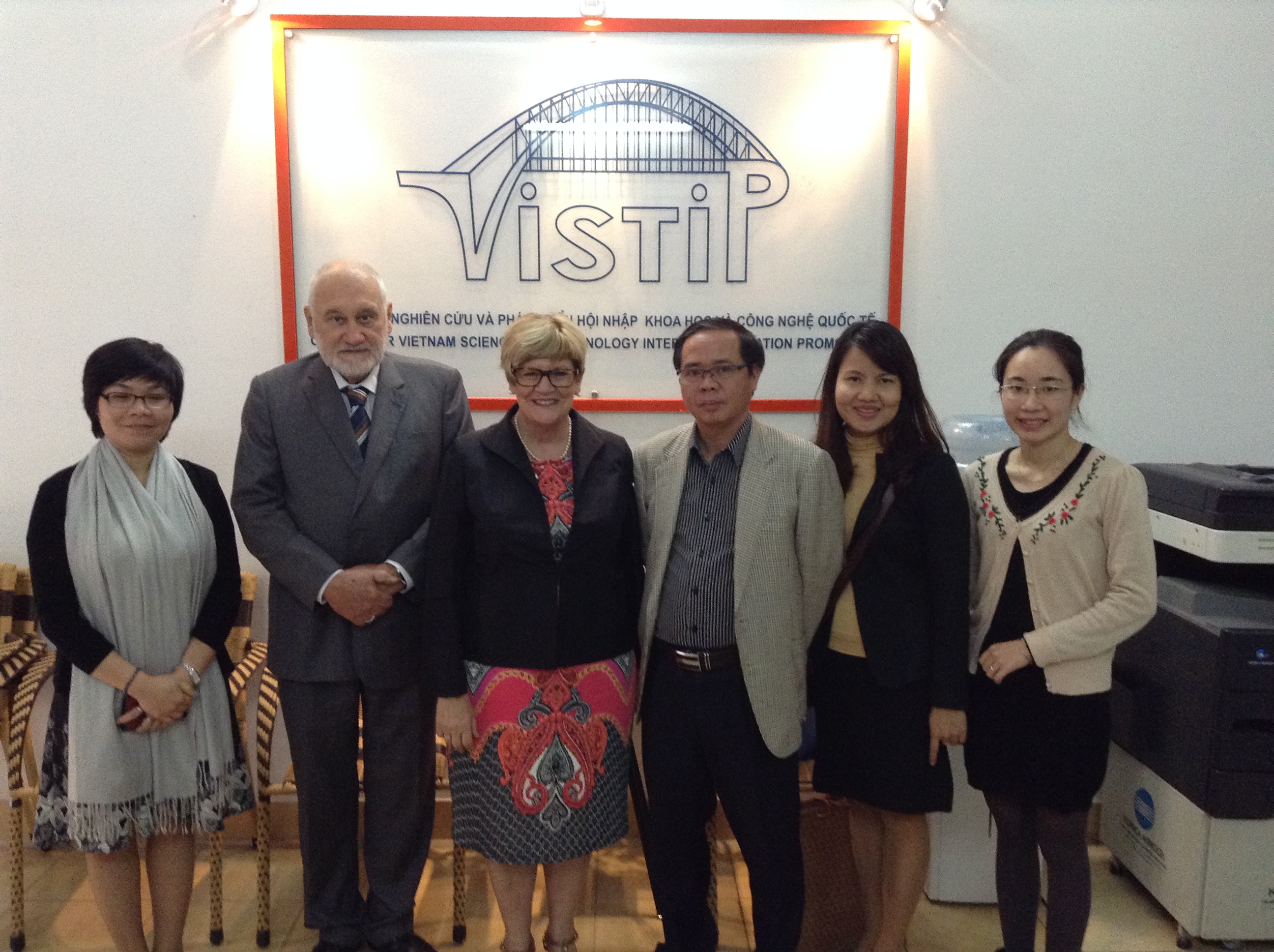 Photo with VISTIP team (1)